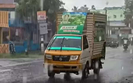 साइक्लोन 'दित्वाह' का असर: तमिलनाडु में झमाझम बारिश, कई जिलों में स्कूल-कॉलेज बंद
