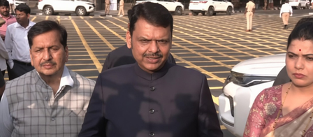 महाराष्ट्र दिवस पर सीएम फडणवीस ने संयुक्त आंदोलन के लिए जान कुर्बान करने वालों को दी श्रद्धांजलि