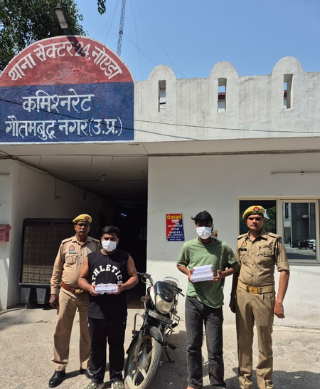 पुलिस ने दो वाहन चोर और चेन स्नैचर दबोचे, चोरी की बाइक और चेन समेत हथियार व नकदी बरामद