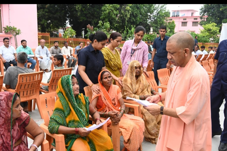 सबकी समस्या का समाधान सरकार की प्रतिबद्धता: मुख्यमंत्री योगी