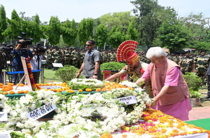 उपराज्यपाल मनोज सिन्हा ने सब-इंस्पेक्टर मोहम्मद इम्तियाज को दी श्रद्धांजलि, पाकिस्तानी गोलाबारी में हुए थे शहीद