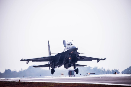 पाकिस्तान पर ब्रह्मोस दागने वाले सुखोई को मिलेगी स्वदेशी धार