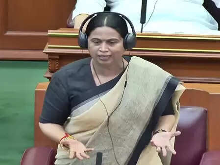 कर्नाटक की मंत्री हेब्बालकर बोलीं, ‘महिला होने के कारण बनाया जा रहा निशाना’; भाजपा ने दिया जवाब