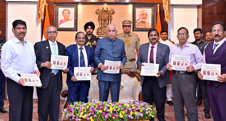 आंध्र प्रदेश के राज्यपाल एस. अब्दुल नजीर ने लोक भवन में 77वें टीबी सील बिक्री अभियान की शुरुआत की