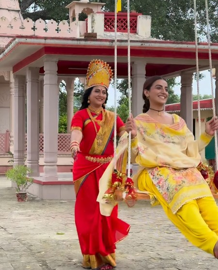 अक्षरा सिंह ने दी नवरात्रि की शुभकामनाएं, पाखी हेगड़े के साथ शेयर किया फिल्म का खास सीन