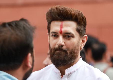 दिल्ली में बिहार के युवक की हत्या पर सियासत तेज, तेजस्वी ने एनडीए को घेरा तो चिराग ने किया पलटवार