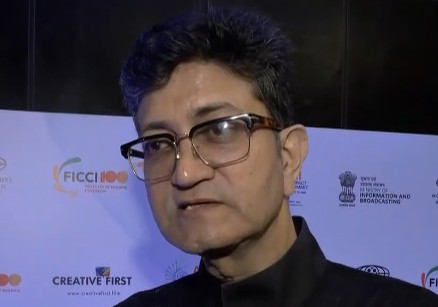 एआई पर चर्चा नहीं हुई तो भटक सकता है समाज, समय रहते मंथन जरूरी: प्रसून जोशी