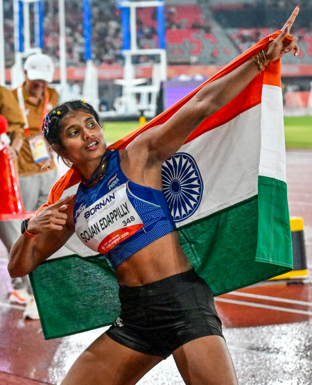 एंसी सोजन: ऑटो ड्राइवर पिता ने सुने समाज के ताने, तंगहाली इतनी कि बेटी को नंगे पैर करनी पड़ी ट्रेनिंग