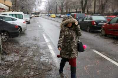 रोमानिया में बाढ़ का अलर्ट, कड़ाके की ठंड और बर्फबारी से जनजीवन प्रभावित