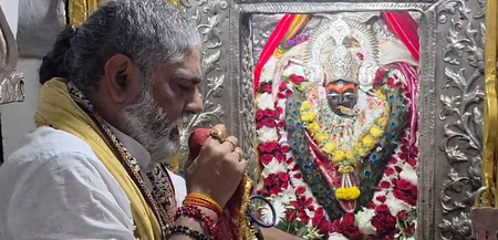महानवमी पर मां शारदा शक्तिपीठ धाम में मां सिद्धिदात्री के स्वरूप की विधि-विधान से की गई पूजा-अर्चना