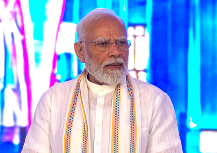 मुंबई : पीएम मोदी के दौरे से पहले सुरक्षा में बड़ी लापरवाही, पीएमओ का फर्जी अधिकारी बॉडीगार्ड के साथ हिरासत में, बंदूक भी बरामद
