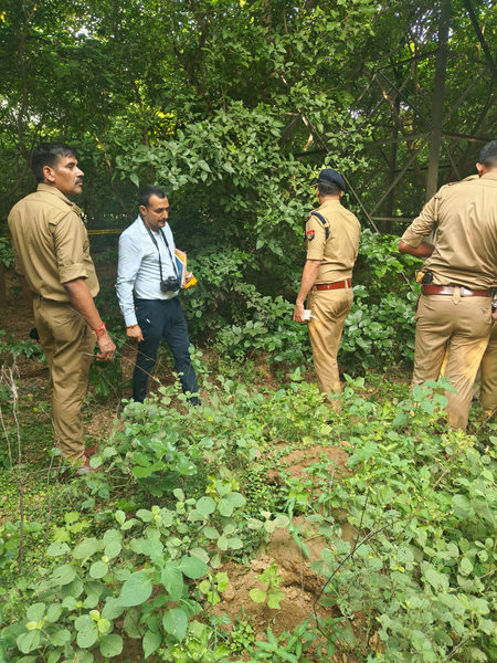 ग्रेटर नोएडा: बच्ची की हत्या के आरोपी से पुलिस की मुठभेड़, गोली लगने के बाद अस्पताल में मौत, एक पुलिसकर्मी भी घायल (लीड-1)