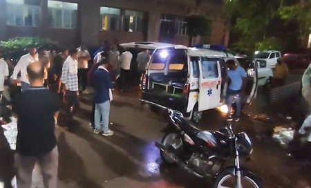 राजस्थान के झालावाड़ में बेकाबू बस ने तीर्थयात्रियों को रौंदा, 2 की मौत, कई घायल