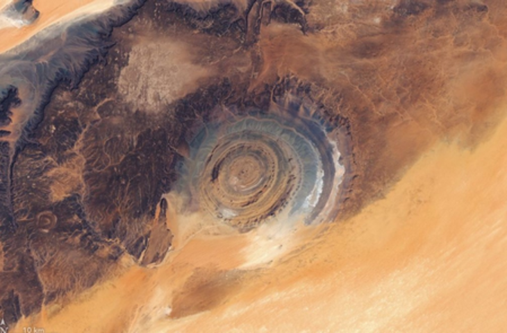 उल्कापिंड गड्ढा नहीं, लाखों साल पुरानी भूवैज्ञानिक गुंबद, नासा ने कैद की 'सहारा की आंख' की तस्वीर