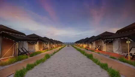 संगम की रेत पर आध्यात्मिक लक्जरी, श्रद्धालुओं को नया अनुभव दे रही आधुनिक टेंट सिटी