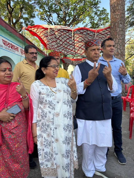 हिमाचल निकाय चुनाव: सीएम सुक्खू बोले- 'ये शहर के भविष्य को संवारने का अवसर', नाहन में राजीव बिंदल ने डाला वोट