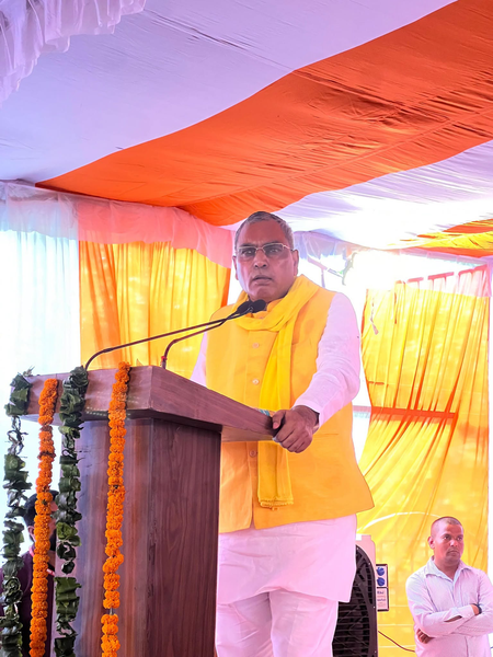 '11 हजार रुपए के नाम पर महिलाओं को थमाया 1100 का लिफाफा', राजभर ने अखिलेश पर लगाया 'राखी घोटाले' का आरोप