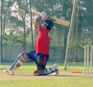 पंत को बदलना होगा खेल का तरीका, युवराज के पास जाना अच्छा संकेत: आकाश चोपड़ा