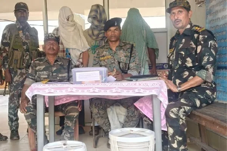 चाईबासा में अफीम तस्करों के खिलाफ कार्रवाई, 20 किलो डोडा और 7 लाख कैश के साथ तीन गिरफ्तार