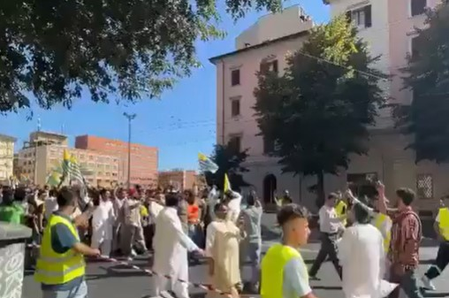 पीओके में पाकिस्तानी सेना के अत्‍याचारों के ख‍िलाफ इटली में प्रदर्शन, व‍िरोध में न‍िकाला मार्च