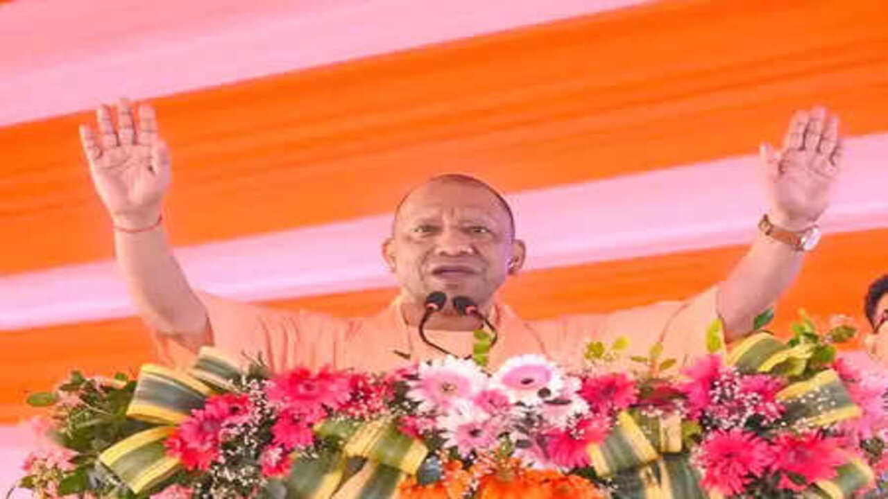 मुख्यमंत्री योगी ने आयुष विश्वविद्यालय में बालक और बालिका छात्रावास का किया उद्घाटन