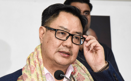 किरेन रिजिजू का हज के लिए हवाई किराए में बढ़ोतरी पर बयान, 'सरकार ने बातचीत के जरिए कम कराया बोझ'