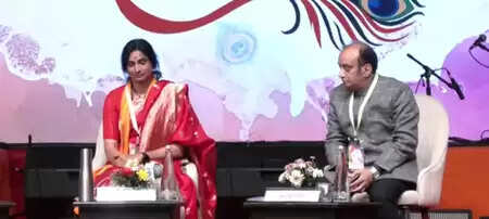 दिल्ली शब्दोत्सव 2026: हम न बटेंगे और न ही कटेंगे : माधवी लता