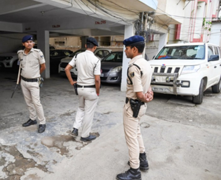 आय से अधिक संपत्ति जमा करने के आरोप में ईओयू ने बीडीओ के ठिकानों पर मारा छापा