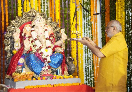 गणेश चतुर्थी पर महाराष्ट्र सदन और केंद्रीय मंत्री पीयूष गोयल के आवास पहुंचे उपराष्ट्रपति, गणपति बप्पा का लिया आशीर्वाद