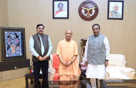 विनोद तावड़े ने संभाली यूपी की चुनावी कमान, सीएम योगी से मुलाकात में 2027 की रणनीति पर मंथन