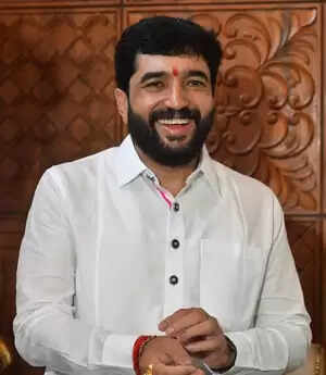 महाराष्ट्र : चैरिटेबल ट्रस्ट की जमीन की अवैध बिक्री पर कांग्रेस ने राज्य मंत्री मोहोल से इस्तीफा मांगा