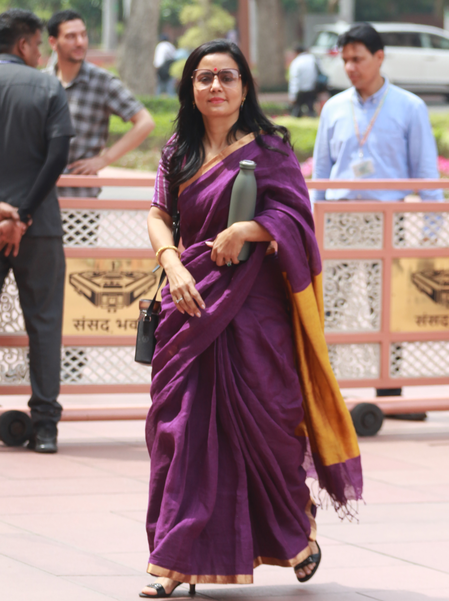 कलकत्ता हाईकोर्ट ने टीएमसी सांसद महुआ मोइत्रा को दी बड़ी राहत, गिरफ्तारी वारंट किया रद्द