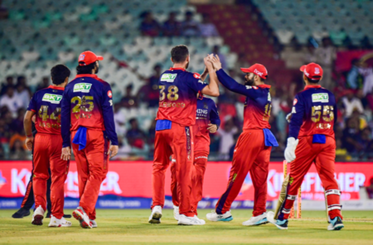 जीत के साथ अंक तालिका में शीर्ष पर पहुंची आरसीबी, हार के बावजूद आठवें स्थान पर बरकरार केकेआर