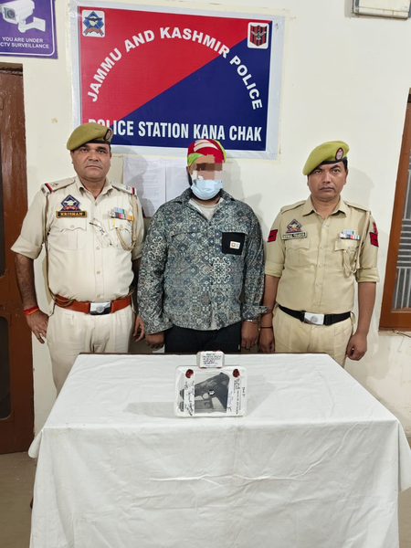 जम्मू पुलिस ने जांच में 9.22 ग्राम हेरोइन, पिस्तौल और कारतूस बरामद किया