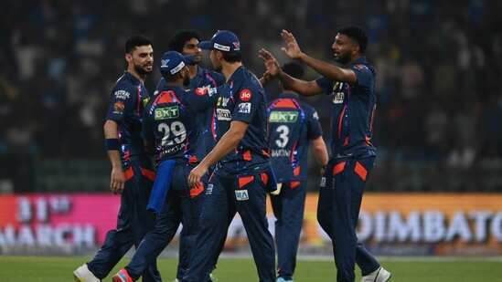 LSG vs GT Dream Team: बतौर कप्तान यह खिलाड़ी बना सकता है मालामाल, इन 11 प्लेयर्स पर को करें टीम में शामिल