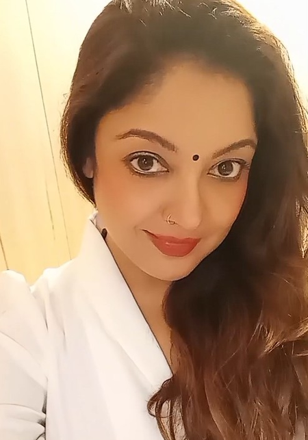 तनुश्री दत्ता का 'वेटरन' शब्द पर निशाना, कहा- 'उम्र देखकर भरोसा नहीं, चरित्र के हिसाब से सम्मान दें'