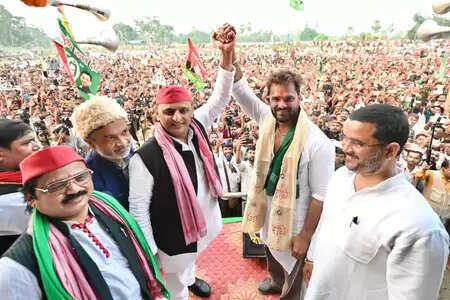 सरकार ने बिहार को केवल गरीबी, बेरोजगारी और पलायन का दिया दर्द : अखिलेश यादव