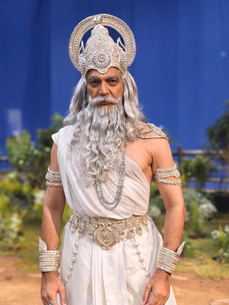 'हस्तिनापुर के वीर' में भीष्म पितामह बने मनीष वाधवा, बोले- 'सेट पर बच्चे मुझे सच में पितामह कहने लगे हैं'