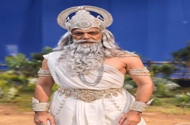'हस्तिनापुर के वीर' में भीष्म पितामह बने मनीष वाधवा, बोले- 'सेट पर बच्चे मुझे सच में पितामह कहने लगे हैं'