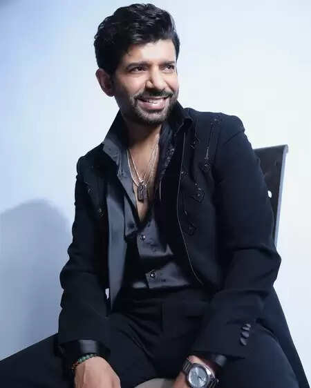 जी सिने अवॉर्ड्स में बेस्ट सपोर्टिंग एक्टर बनने पर बोले विनीत कुमार सिंह, 'हर तारीफ कमाई हुई है'