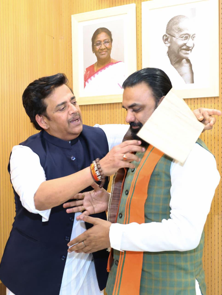 गोरखपुर के सांसद रवि किशन ने बिहार के मुख्यमंत्री से की मुलाकात, कई मुद्दों पर हुई चर्चा