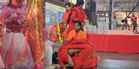 हरिद्वार में बाबा रामदेव ने किया कन्या पूजन, लोकतंत्र और संवैधानिक संस्थाओं के सम्मान पर दिया जोर