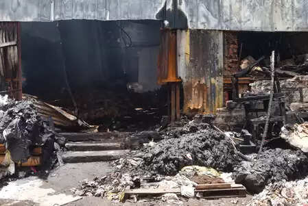 कोलकाता अग्निकांड में मरने वालों की संख्या बढ़कर 25 हुई