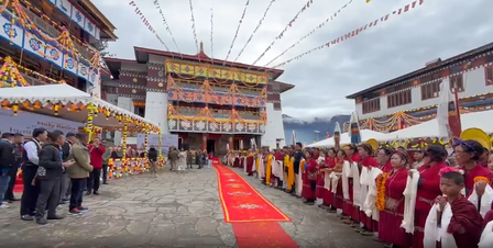 अरुणाचल प्रदेश: भगवान बुद्ध के पवित्र अवशेष तवांग पहुंचे, केंद्रीय मंत्री शेखावत बोले-पवित्र अवशेष के दर्शन का मिला सौभाग्य
