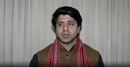 'राहुल गांधी असल में लीडर ऑफ प्रोपेगेंडा हैं', कर्नाटक सरकार के सर्वे के बाद शहजाद पूनावाला ने निशाना साधा