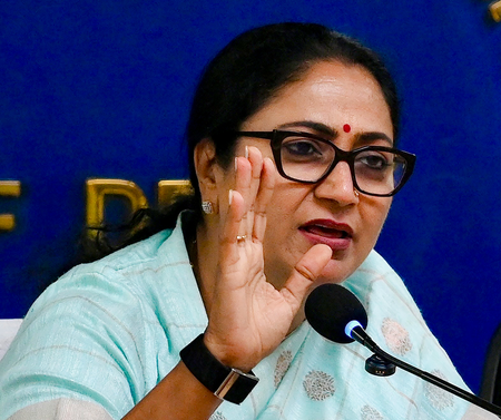 केजरीवाल पर रेखा गुप्ता का पलटवार, बोलीं- अहंकार तो रावण का भी नहीं टिका, आप कौन?