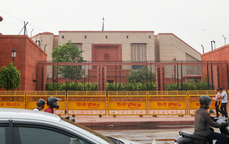 संसद के मकर द्वार पर विपक्षी दलों के खिलाफ विरोध प्रदर्शन करेंगे एनडीए सांसद
