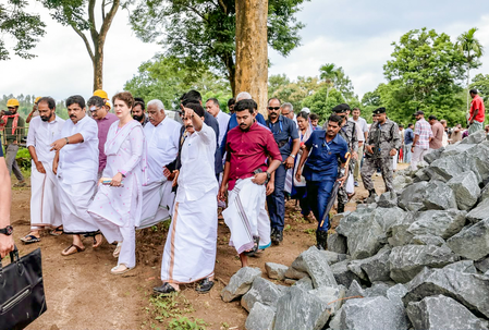 वायनाड: प्रियंका गांधी वाड्रा ने भूस्खलन वाली जगह का लिया जायजा, बोलीं- सरकार हर जरूरी मदद देगी