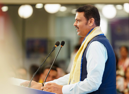 सूखे से निपटने के लिए तैयार है सरकार, शरद पवार के सुझावों का स्वागत: देवेंद्र फडणवीस
