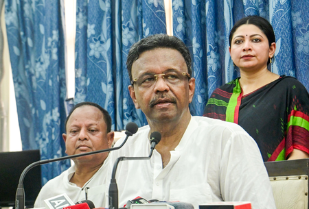 ममता बनर्जी को लगा बड़ा झटका, फिरहाद हकीम ने कोलकाता मेयर पद से दिया इस्तीफा